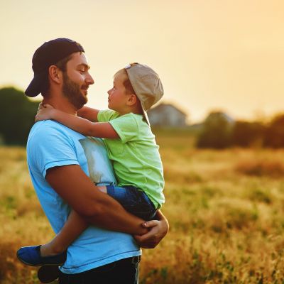 20 θετικές φράσεις που πρέπει να λένε οι μπαμπάδες στα παιδιά τους