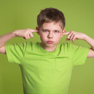 5 φράσεις που μπορείτε να χρησιμοποιήσετε όταν το παιδί δεν σας ακούει