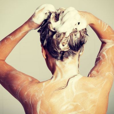 5 συμβουλές για πιο υγιή και λαμπερά μαλλιά