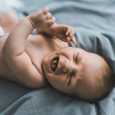 Γιατί το μωρό μου κλαίει στον ύπνο του;