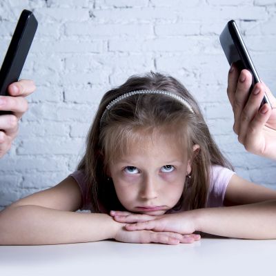 Έρευνα: Οι γονείς έχουν επίσης πρόβλημα με τον χρόνο οθόνης, λένε οι έφηβοι