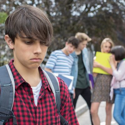 Ρατσισμός στα σχολεία: Πώς μπορεί να αντιμετωπιστεί και ποιος ο ρόλος των γονιών