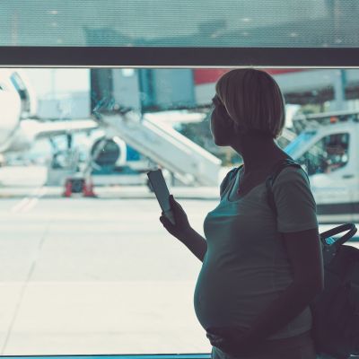 Αεροπορικό ταξίδι στην εγκυμοσύνη: 10 χρήσιμες συμβουλές