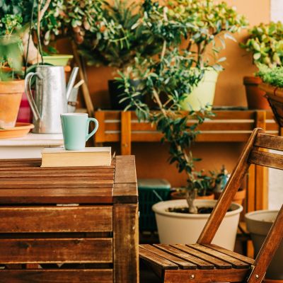 Μικρό μπαλκόνι: 10 ανοιξιάτικες ιδέες για να το διακοσμήσετε