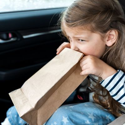Όταν το παιδί κάνει εμετό στο αυτοκίνητο: Τρόποι αντιμετώπισης