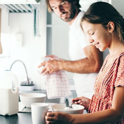 Μπαμπάς με κόρη στην εφηβεία: 5 χρήσιμες συμβουλές