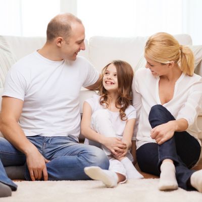 Ο σωστός τρόπος να μιλάτε στα παιδιά, σύμφωνα με ειδικό