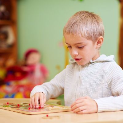 Επικοινωνία και αυτισμός: Πρακτικές εναλλακτικές λύσεις για βελτίωση του προφορικού λόγου 