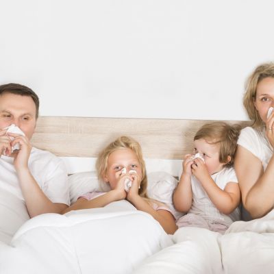 6 έξυπνοι τρόποι για να παραμείνετε υγιείς όταν το παιδί σας είναι άρρωστο