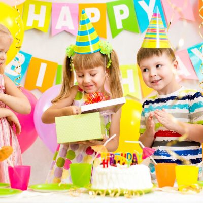 Μια μαμά αναρωτιέται «γιατί τα παιδιά δεν ανοίγουν πλέον τα δώρα γενεθλίων στα πάρτι;»