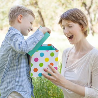 Τι δώρο να κάνω στη νονά του παιδιού μου το Πάσχα; 10 πρωτότυπες ιδέες