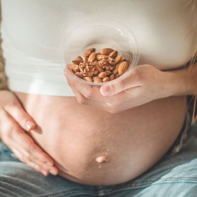 6 ξηροί καρποί που πρέπει να τρώτε στην εγκυμοσύνη σύμφωνα με μία ειδικό