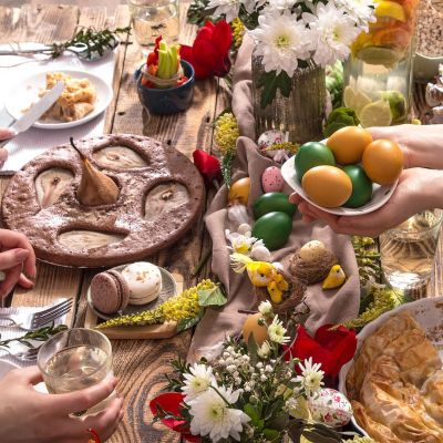 Πώς θα νιώσετε καλύτερα αν παραφάτε στο πασχαλινό τραπέζι