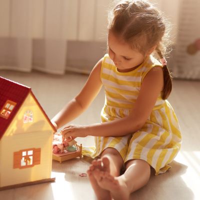 Μέχρι ποια ηλικία παίζουν τα παιδιά με κουκλόσπιτα;