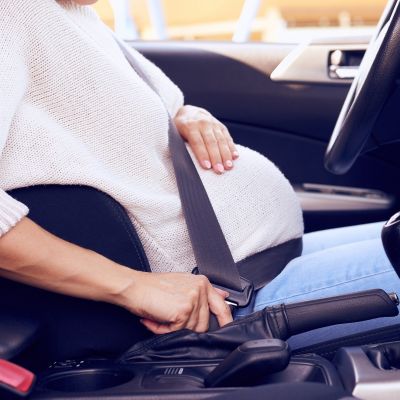 Είναι ασφαλές για το έμβρυο να φοράω ζώνη ασφαλείας στην εγκυμοσύνη;