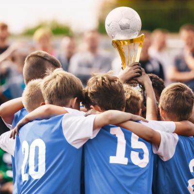 8 συμπεριφορές που πρέπει να σταματήσετε στους αθλητικούς αγώνες των παιδιών σας 