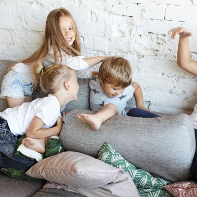 5 χρήσιμα tips για να κάνετε το σαλόνι σας kid-friendly