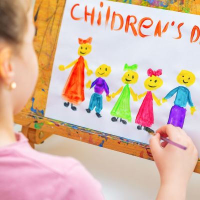 Τι μας «λένε» οι ζωγραφιές των παιδιών για τη ζωή στο σπίτι;