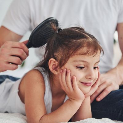 Κοριτσίστικα χτενίσματα που μπορούν μέχρι και οι μπαμπάδες να φτιάξουν