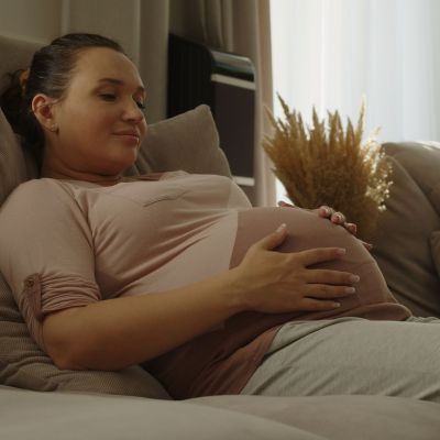 Πώς και γιατί να «αγκαλιάσετε» το σώμα σας στην εγκυμόσυνη