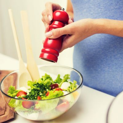 Μπαχαρικά και βότανα που βοηθούν να μειώσετε το αλάτι στη διατροφή σας