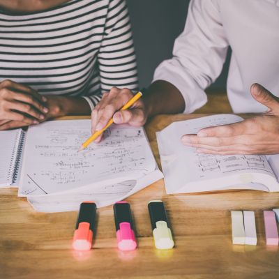 Tips για να βοηθήσετε το παιδί σας κατά τη διάρκεια των εξετάσεων