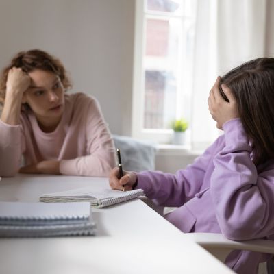 Πανελλήνιες εξετάσεις: Μήπως αγχώνεστε εσείς περισσότερο από ό,τι το παιδί σας;