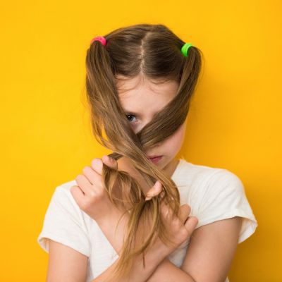 Γιατί η περίοδος των κοριτσιών αρχίζει νωρίτερα; Μια νέα έρευνα εξηγεί