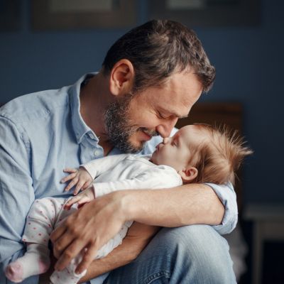 Άδεια πατρότητας: Πώς θα ενθαρρύνουμε περισσότερους άντρες να την πάρουν