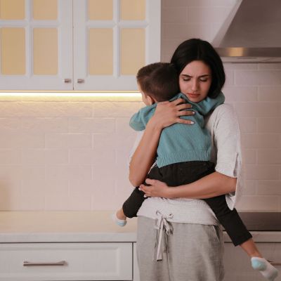 Αρνητικά συναισθήματα: Πρέπει να τα κρύβετε από τα παιδιά σας;