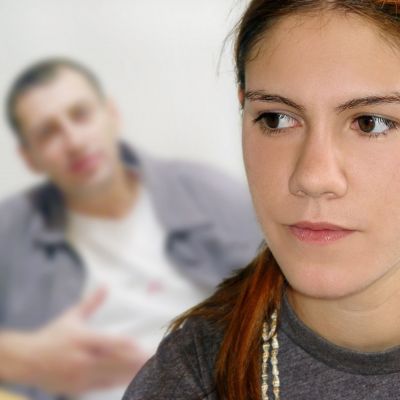 Μπαμπάδες, μην αγχώνεστε για τα ρούχα που επιλέγουν οι έφηβες κόρες σας