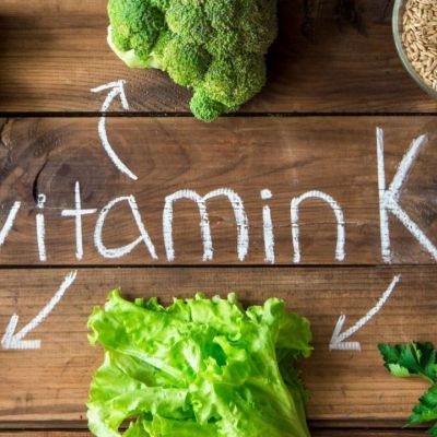 Ποια είναι η καλύτερη ώρα να παίρνετε τις βιταμίνες, σύμφωνα με ειδικούς