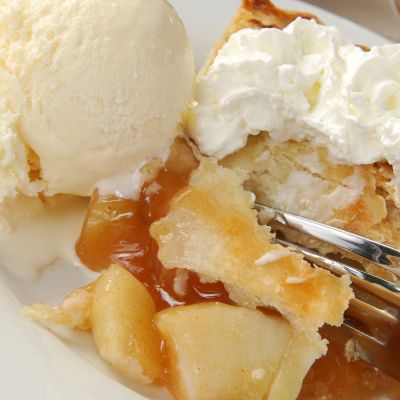 Η συνταγή για τη μηλόπιτα της γιαγιάς της Φλορίντας Πετρουτσέλι - Συνδυάστε τη με παγωτό