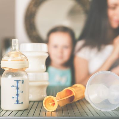 Άντληση μητρικού γάλακτος: Πώς να αντλείτε ενώ ταξιδεύετε χωρίς το μωρό σας
