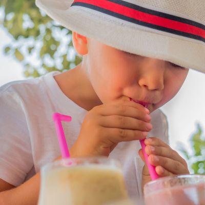 Παγωμένα ροφήματα για να τα βγάλουν πέρα τα παιδιά με τη ζέστη