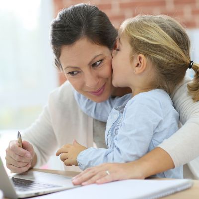 7 πράγματα που κάθε εργαζόμενη μαμά αξίζει να ακούσει