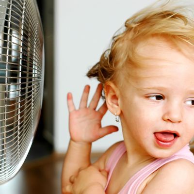 Υπερβολική ζέστη: Tips να κρατήσετε τα παιδιά ασφαλή όταν η θερμοκρασία ανεβαίνει