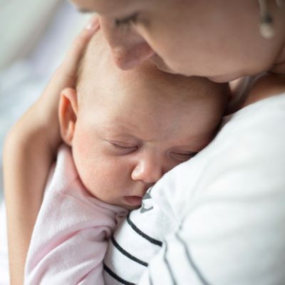 Ξυπνά το μωρό σας πολύ πρωί; Πώς μπορείτε να αλλάξετε αυτή τη συνήθεια, σύμφωνα με μία ειδικό