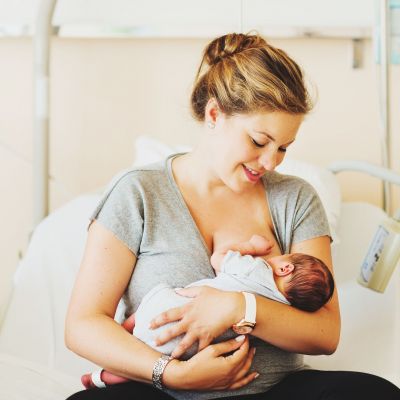 Πρώιμη έναρξη θηλασμού και η σημασία της επαφής δέρμα με δέρμα με το νεογέννητο