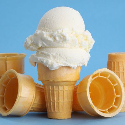 Πανεύκολη συνταγή για παγωτό με φρέσκο γάλα (βίντεο)