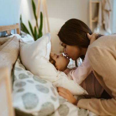 22 θετικές φράσεις που μπορείτε να πείτε στα παιδιά πριν τον ύπνο