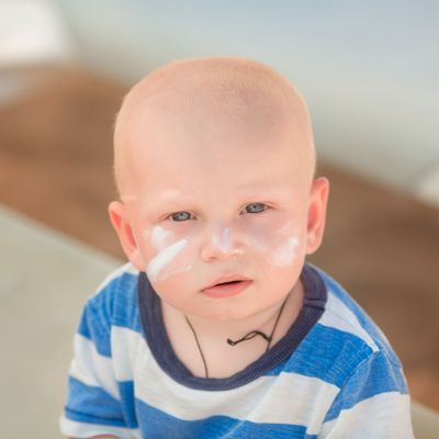 Αντηλιακό και μωρά - Να βάζετε ή όχι και σε ποια ηλικία;