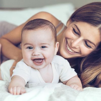 Μωρό 5 μηνών: Κινητικότητα, αντίληψη, ακοή, ομιλία