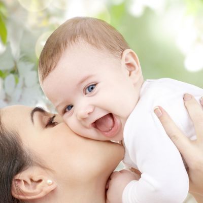 Η μαγική δύναμη ενός φιλιού: Πώς τα φιλιά ωφελούν τα παιδιά