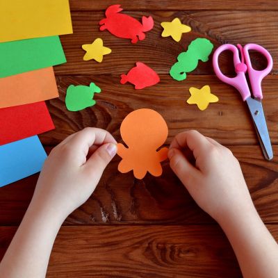 Καλοκαιρινή χειροτεχνία για νήπια: Φτιάξτε αστερία με άμμο που θα μαζέψετε από την παραλία