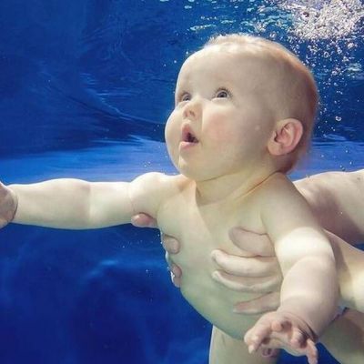 Baby swimming: 5 βασικά οφέλη της βρεφικής κολύμβησης