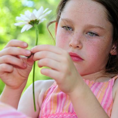 Όταν το παιδί αισθάνεται μοναξιά το καλοκαίρι – Τι μπορούν να κάνουν οι γονείς