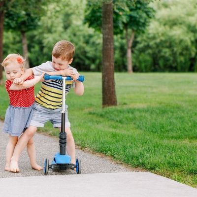 Πώς να αντιδράσετε εάν κάποιο παιδί χτυπήσει το δικό σας