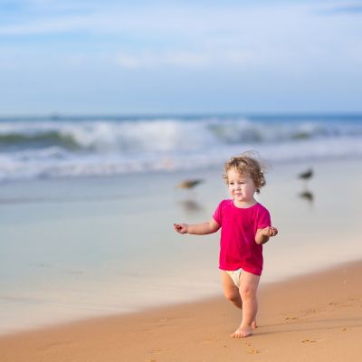 Είναι το καλοκαίρι η κατάλληλη εποχή να κόψετε την πάνα του παιδιού;