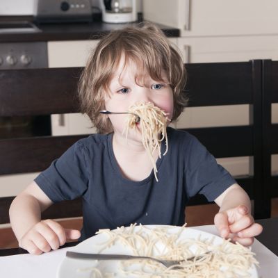 Γιατί δεν πρέπει να  ανησυχείτε αν το παιδί σας λατρεύει τα σκέτα μακαρόνια